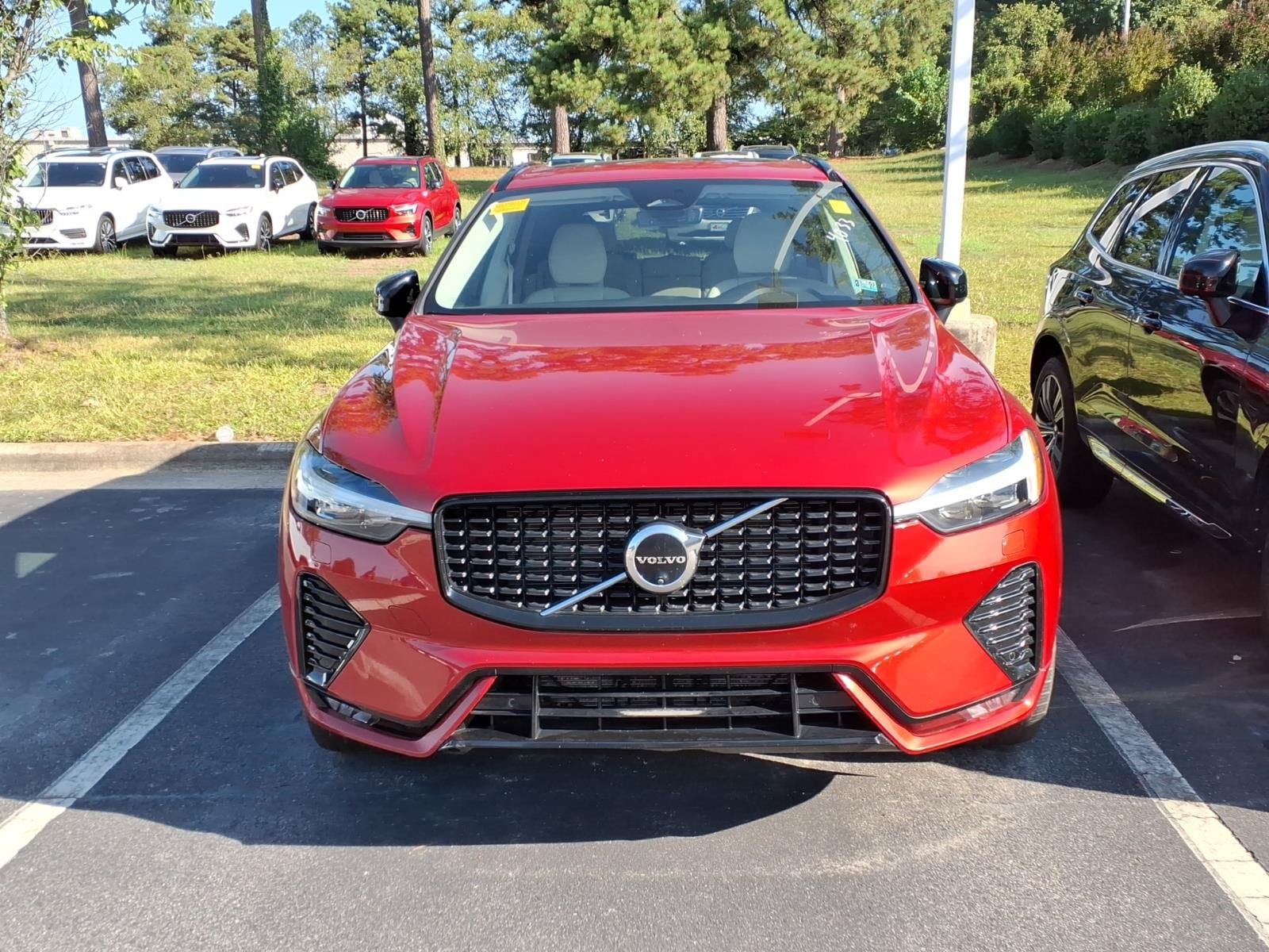 Used 2024 Volvo XC60 B5 Plus w/ Climate Package AWD/4WD image 3