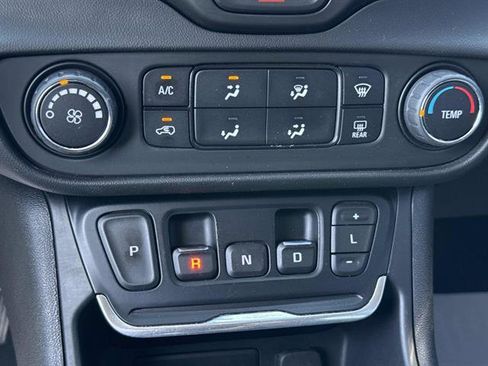 Used 2020 GMC Terrain SLE image 21