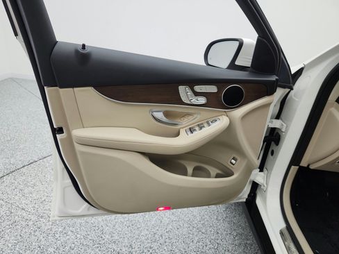 Used 2021 Mercedes-Benz GLC 300 image 14