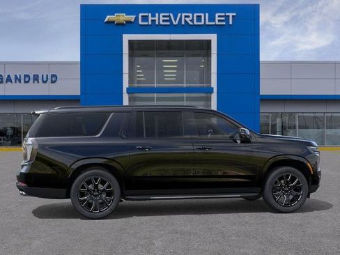 New 2026 Chevrolet Suburban RST w/ Comfort Package AWD/4WD image 5