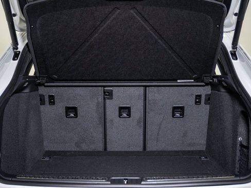 New 2026 Porsche Macan image 28