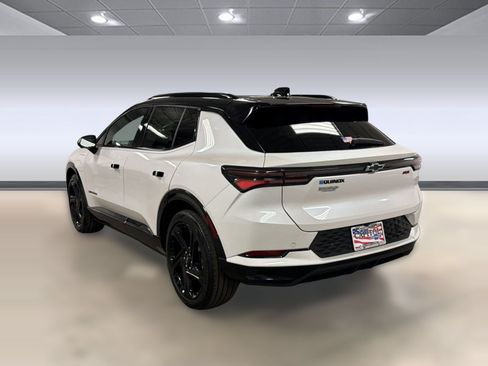 Used 2024 Chevrolet Equinox EV RS FWD image 3