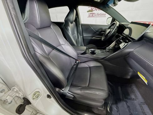 Certified 2023 Toyota Venza Nightshade image 31