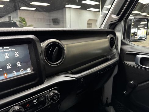 Used 2023 Jeep Wrangler Unlimited Sport image 25