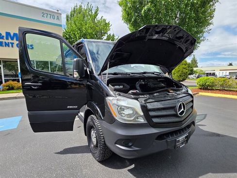 Used 2016 Mercedes-Benz Sprinter 2500 image 26
