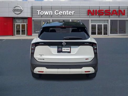 Certified 2025 Nissan Kicks SR w/ SR Premium Package FWD image 6