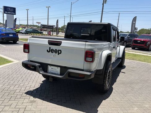 Used 2023 Jeep Gladiator Sport AWD/4WD image 6