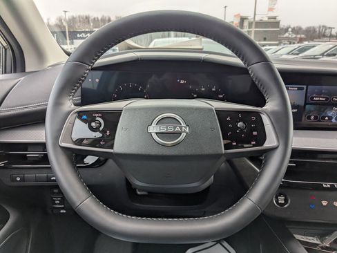 Used 2025 Nissan Murano SV image 13