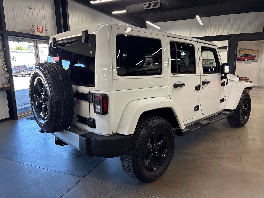 Used 2015 Jeep Wrangler Unlimited Sahara w/ Connectivity Group AWD/4WD image 12