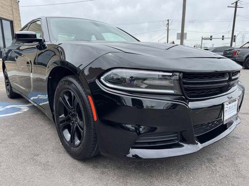 Used 2019 Dodge Charger SXT w/ Leather Interior Group RWD image 3