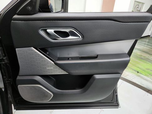 Used 2018 Land Rover Range Rover Velar R-Dynamic SE image 27