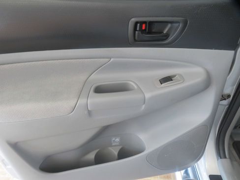 Used 2010 Toyota Tacoma PreRunner image 19