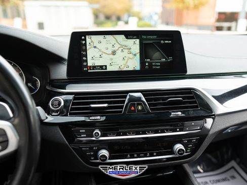 Used 2018 BMW M550i xDrive xDrive w/ Driving Assistance Package image 31