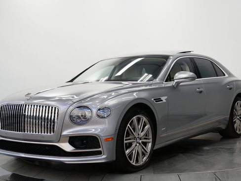 Used 2022 Bentley Flying Spur Plug-In Hybrid image 6