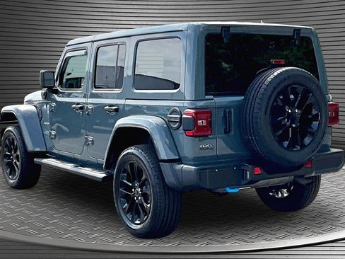 Used 2024 Jeep Wrangler Unlimited Sahara w/ Technology Group AWD/4WD image 4