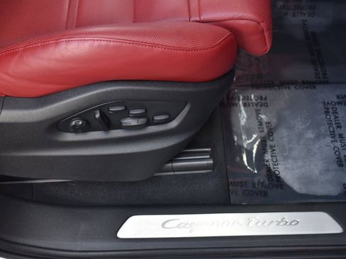 Used 2023 Porsche Cayenne Turbo w/ Premium Package Plus image 36