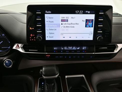 Used 2022 Toyota Sienna XLE image 27