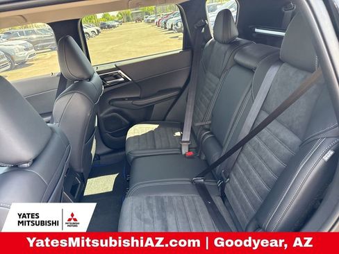 New 2025 Mitsubishi Outlander SE image 9