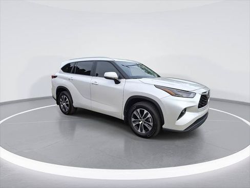 Certified 2026 Toyota Highlander XLE AWD/4WD image 3
