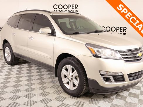 Used 2014 Chevrolet Traverse LT image 1