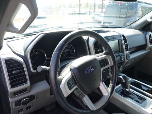 Used 2018 Ford F150 Lariat image 29