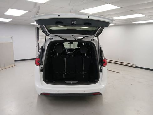 New 2026 Chrysler Pacifica Limited w/ Uconnect Theater Family Group image 7