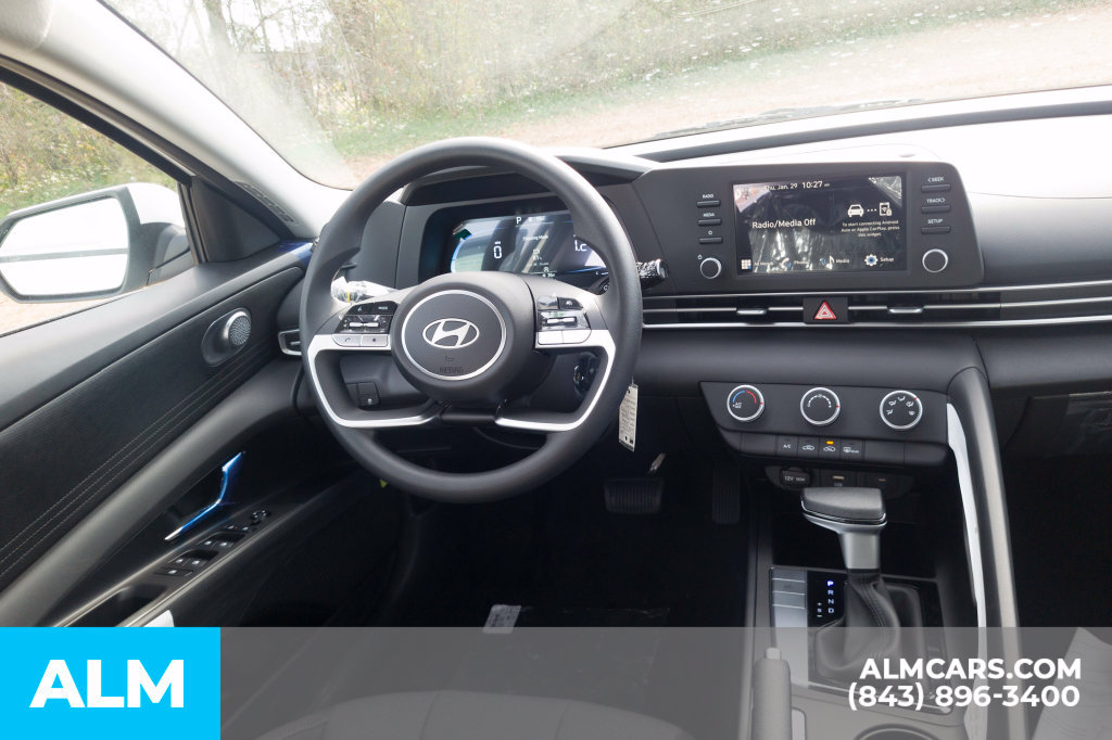 Used 2026 Hyundai Elantra SE FWD image 22