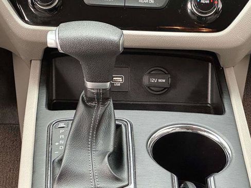 Used 2020 Kia Sedona LX FWD image 19