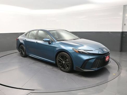 Used 2025 Toyota Camry SE FWD image 10