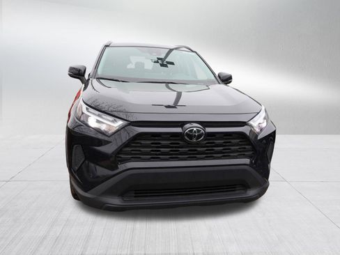 Used 2025 Toyota RAV4 XLE AWD/4WD image 2