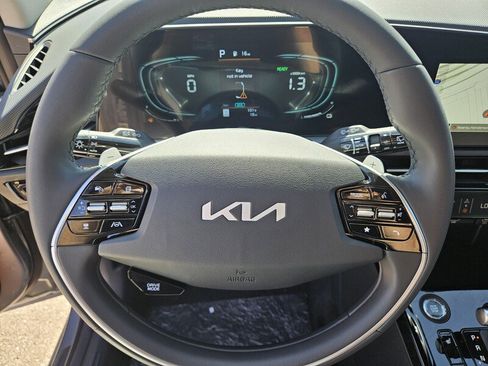 New 2025 Kia Niro EX image 11