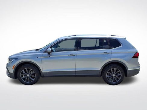 Used 2022 Volkswagen Tiguan SE w/ Panoramic Sunroof Package FWD image 5