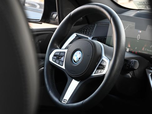 Certified 2025 BMW X5 xDrive50e w/ M Sport Package image 24