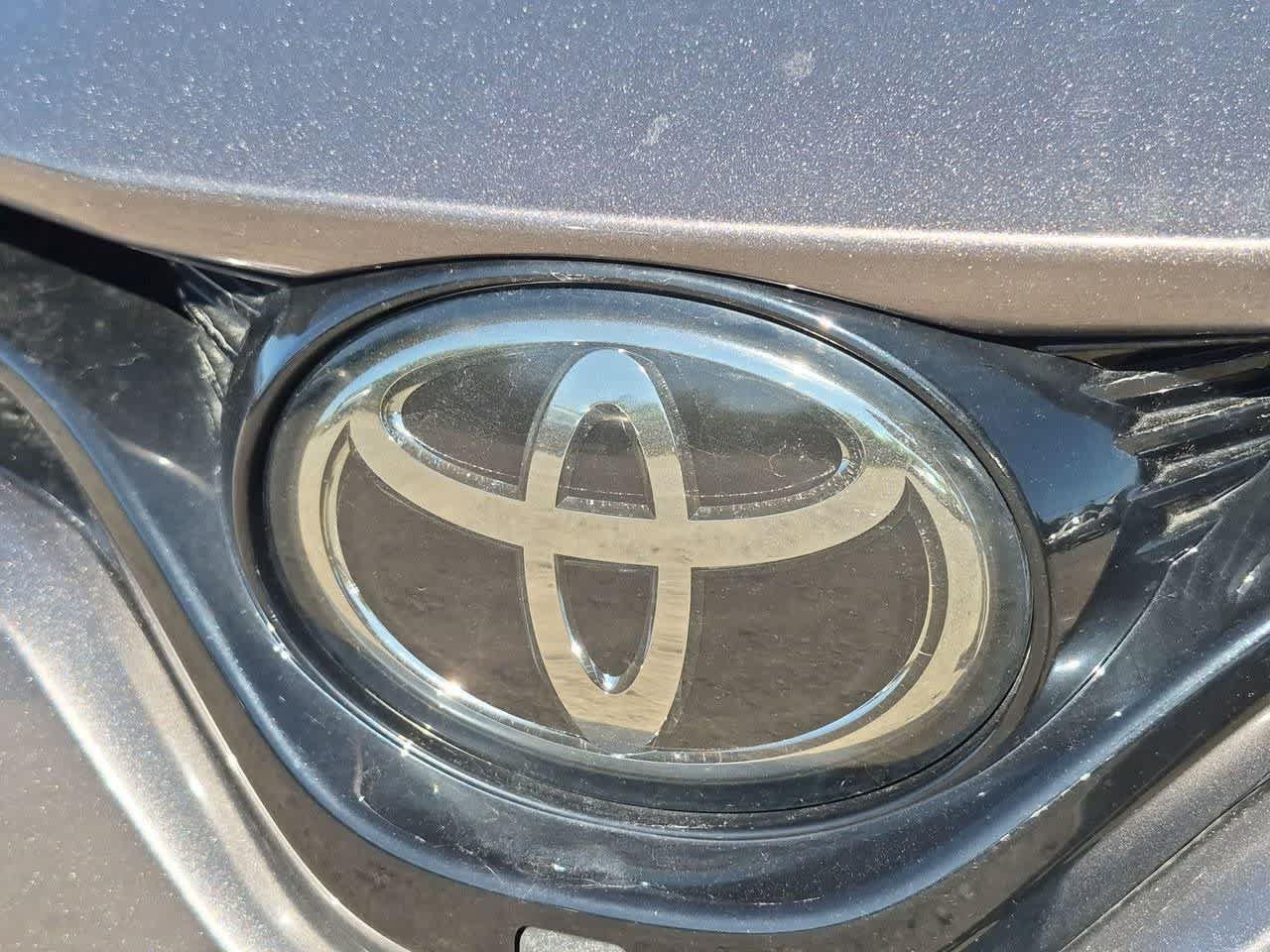 Used 2018 Toyota Camry XLE w/ Driver Assist Package FWD image 3