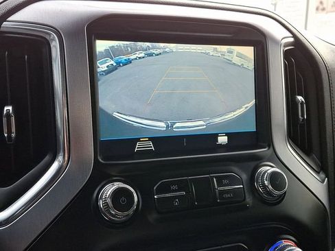 Used 2022 GMC Sierra 1500 SLE image 4