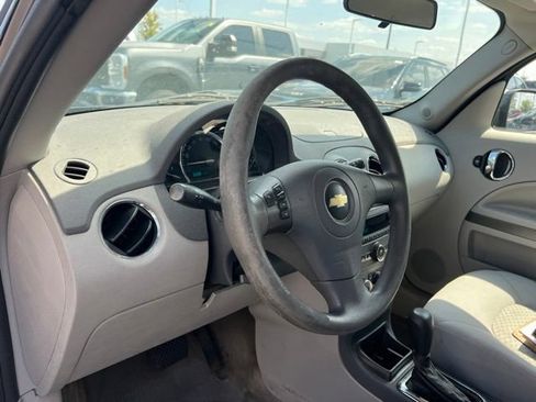 Used 2010 Chevrolet HHR LT FWD image 9