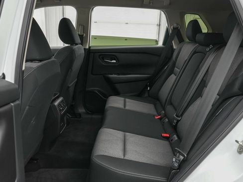 Used 2024 Nissan Rogue SV AWD/4WD image 18