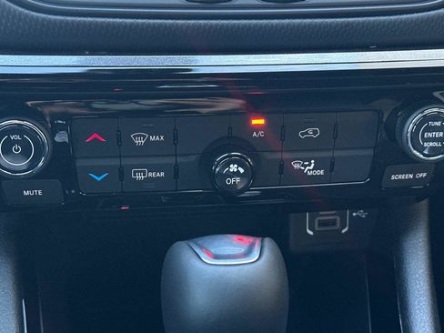 New 2026 Jeep Compass Latitude image 17