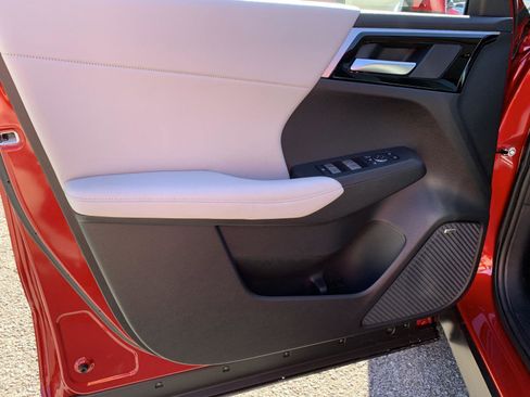 New 2025 Mitsubishi Outlander SE image 9