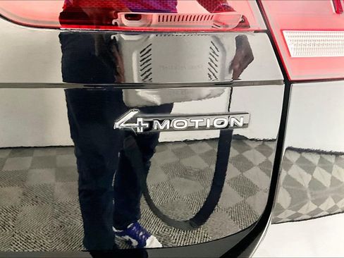 Used 2022 Volkswagen Tiguan SE image 14