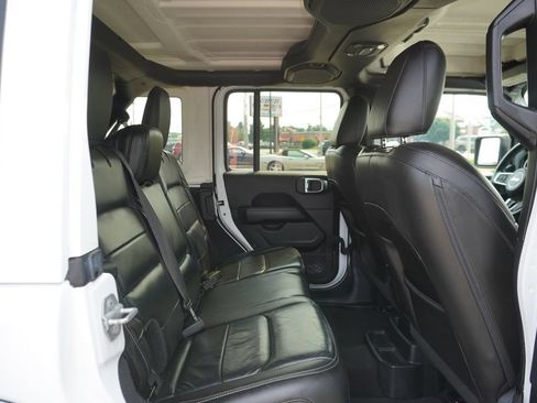 Used 2018 Jeep Wrangler Unlimited Sahara AWD/4WD image 28