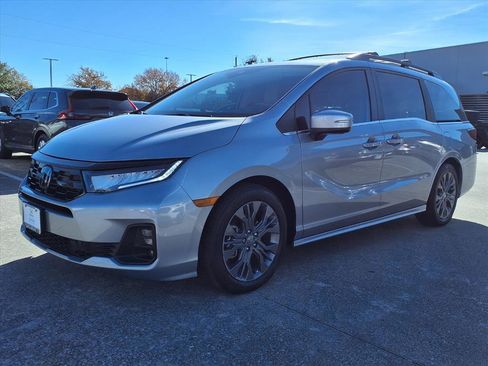 Certified 2025 Honda Odyssey Touring image 19