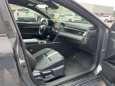 Used 2026 Toyota Camry SE FWD image 30