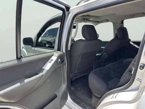 Used 2012 Nissan Pathfinder SV AWD/4WD image 16