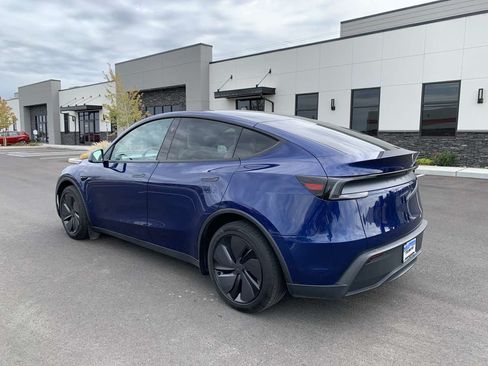 Used 2026 Tesla Model Y 2WD image 5