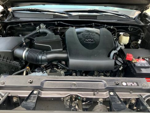 Used 2016 Toyota Tacoma SR5 w/ SR5 Appearance Package (SN) image 32