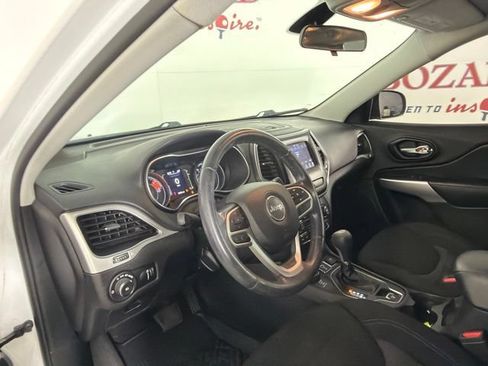 Used 2020 Jeep Cherokee Latitude AWD/4WD image 12