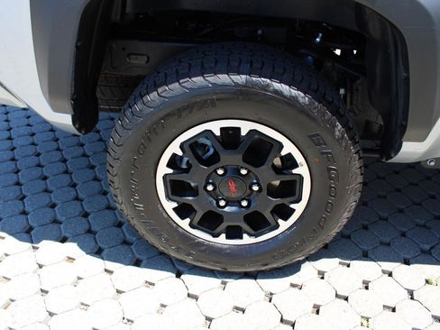 Used 2025 Toyota Tacoma TRD Off-Road AWD/4WD image 13