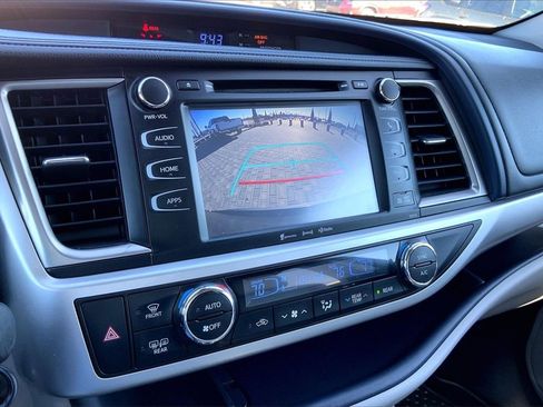 Used 2017 Toyota Highlander XLE image 14