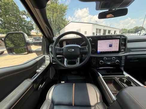 Used 2024 Ford F250 Platinum AWD/4WD image 2